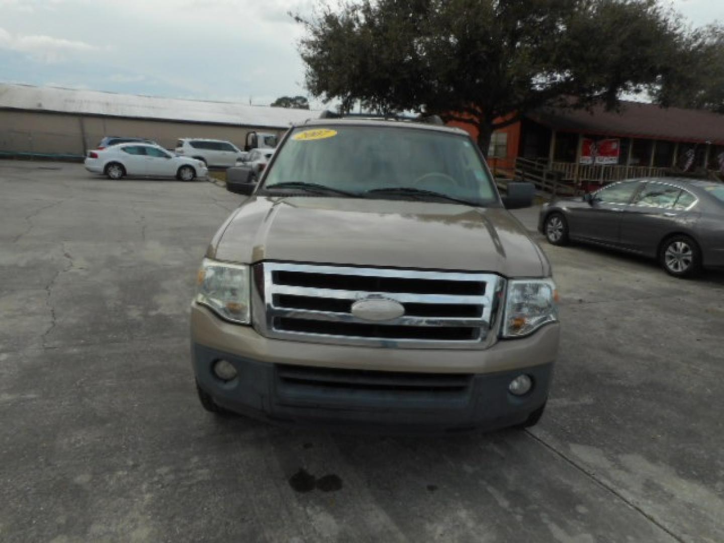 2007 GRAY FORD EXPEDITION XLT (1FMFU15517L) , located at 10405 Abercorn Street, Savannah, GA, 31419, (912) 921-8965, 31.988262, -81.131760 - Photo#0